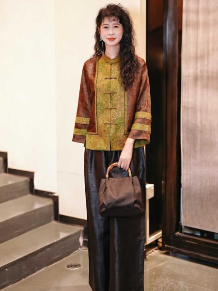 來龍女裝品牌2025年新中式盤扣唐裝冬季新品