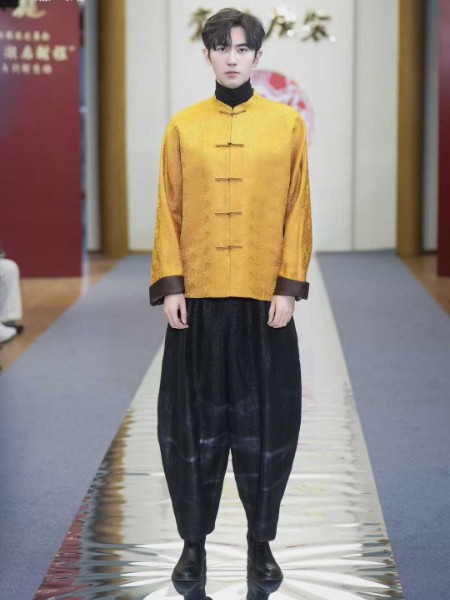 來龍男裝品牌2025年新中式唐裝冬季新品展示