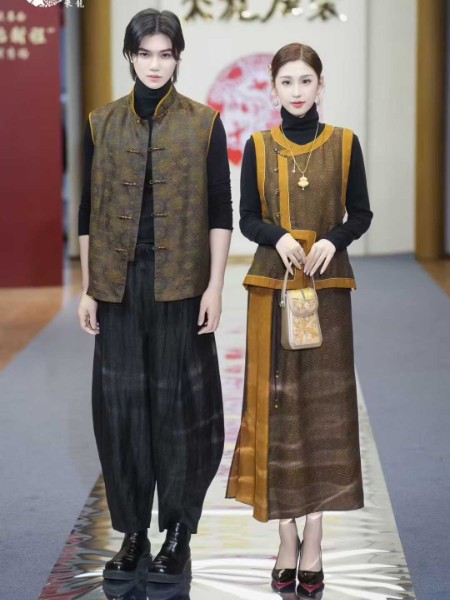 來龍男裝女裝2025年新中式婚慶情侶裝冬季最新產品展示