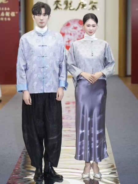 來龍男裝女裝2025年新中式婚慶情侶裝冬季最新產品展示