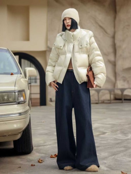 愛依蓮女裝品牌2025冬季羽絨服外套最新產品展示