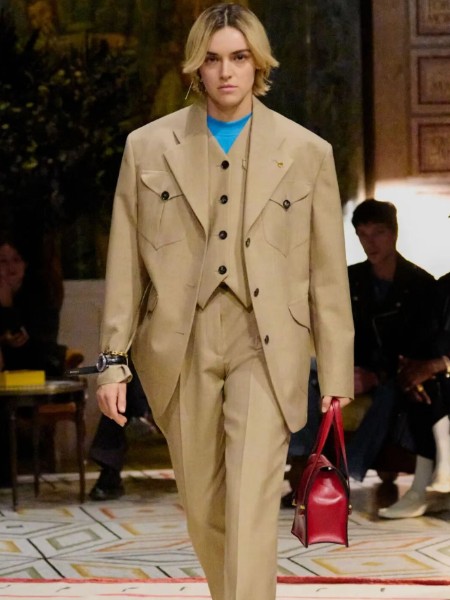 華倫天奴(valentino)女裝品牌最新產(chǎn)品展示