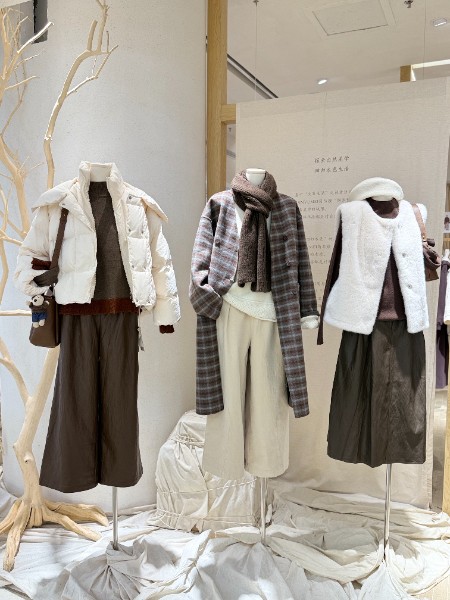 簡與媄女裝品牌2025年冬季最新產(chǎn)品展示