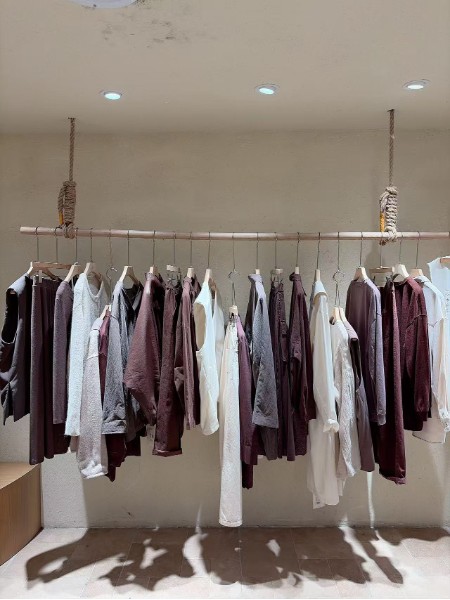 簡(jiǎn)與媄女裝品牌2025年冬季最新產(chǎn)品展示