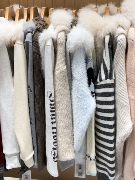 入卡女裝品牌2025冬季最新產(chǎn)品展示