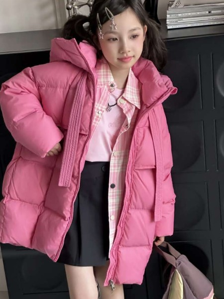 依世童緣童裝品牌2025冬季最新產品展示