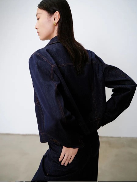 NEELLY納儷女裝品牌2025冬季最新產(chǎn)品展示