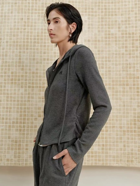 NEELLY納儷女裝品牌2025冬季最新產(chǎn)品展示