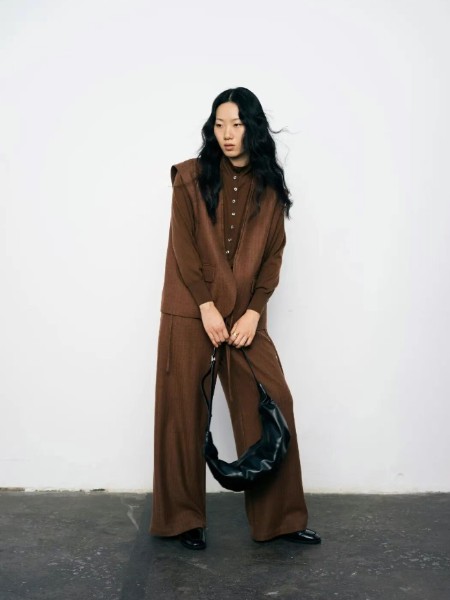 奕色(LESERBIE)女裝品牌2025秋冬季最新產品展示