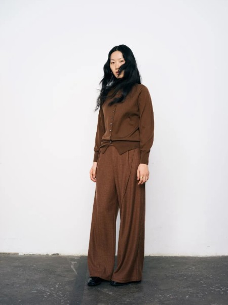 奕色(LESERBIE)女裝品牌2025秋冬季最新產品展示