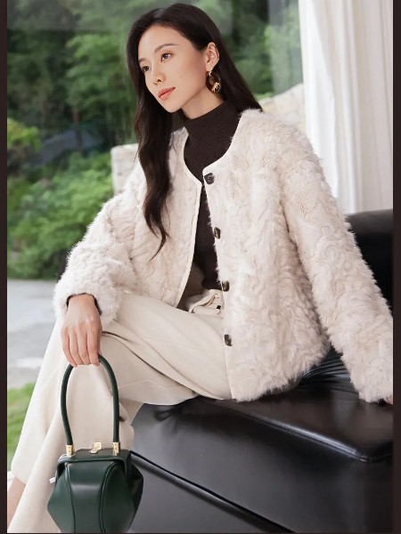 絲雨桐(SIYUTN)女裝品牌2025最新產品展示