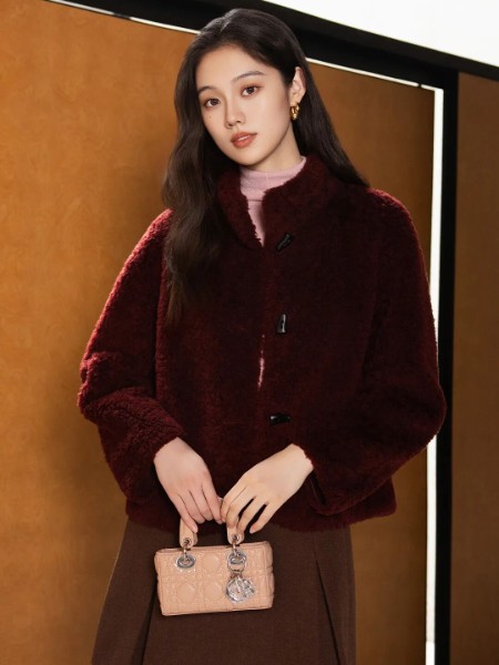 絲雨桐(SIYUTN)女裝品牌2025最新產(chǎn)品展示