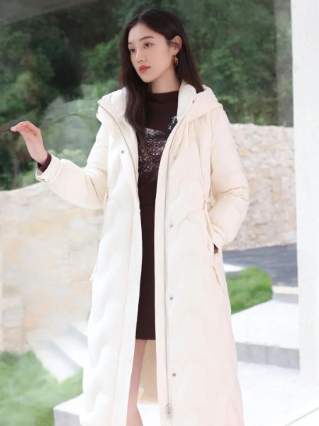 絲雨桐(SIYUTN)女裝品牌2025最新產品展示