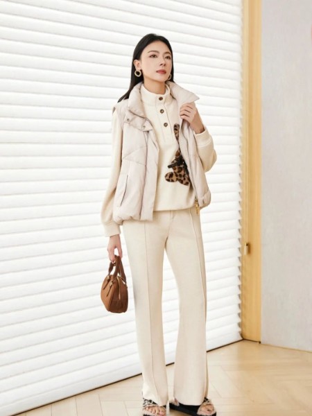 卡索(castle)女裝品牌2025冬季最新產(chǎn)品展示