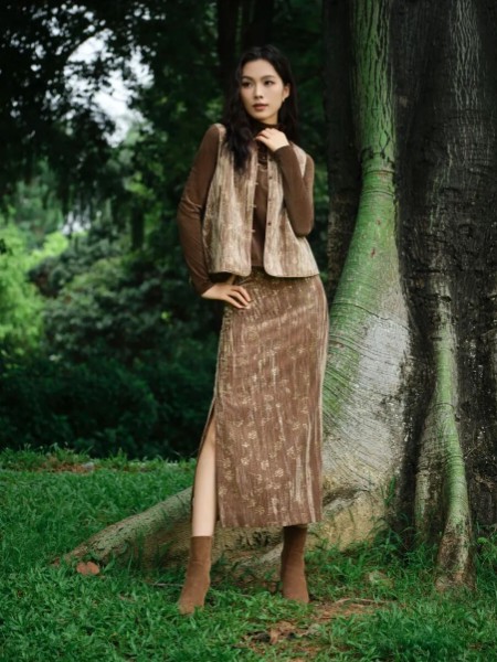 鳶娜爾(innaeydn)女裝品牌2025最新產(chǎn)品展示