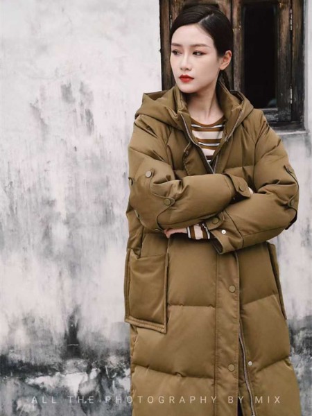 底色(Dins)女裝品牌2025冬季外套最新產品展示