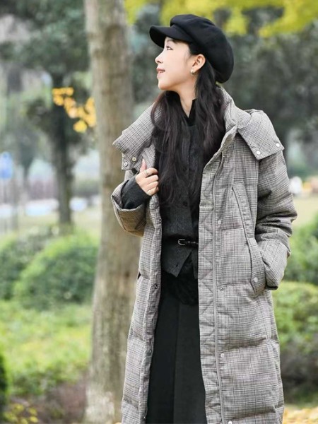 底色(Dins)女裝品牌2025冬季外套最新產(chǎn)品展示