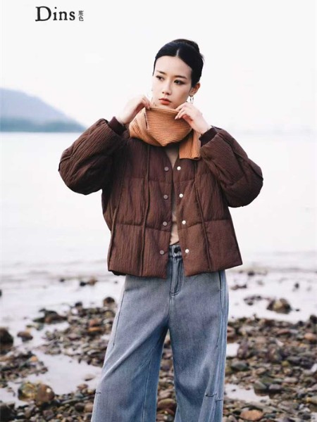 底色(Dins)女裝品牌2025冬季外套最新產品展示