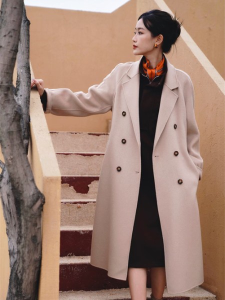 底色(Dins)女裝品牌2025冬季外套最新產品展示