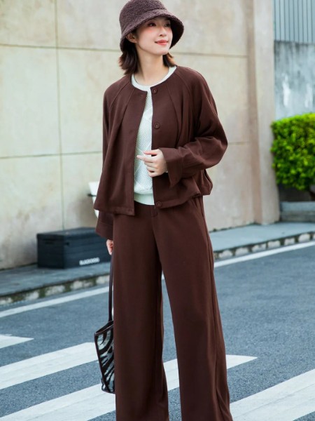 意澳(Eall.cz)女裝品牌2025冬季最新產品展示