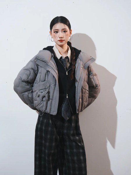 薇薇希(VIVIS)女裝品牌2025冬季最新產品展示