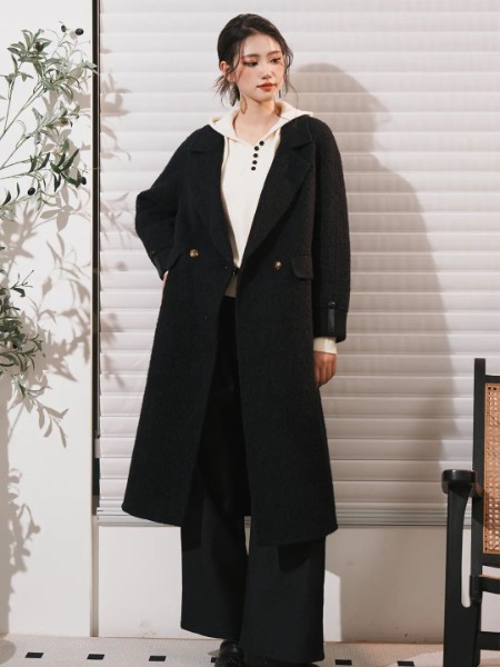 薇薇希(VIVIS)女裝品牌2025冬季最新產品展示