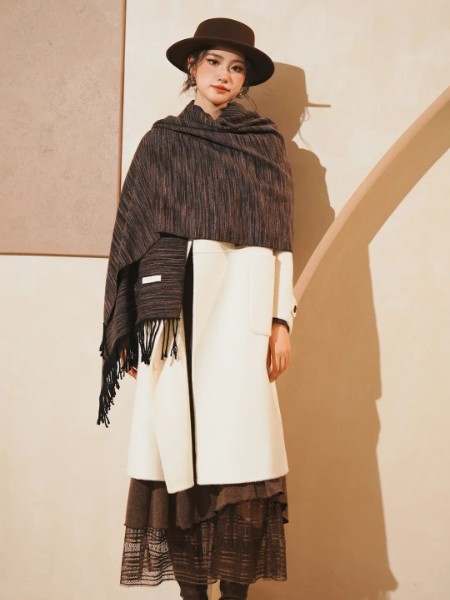 薇薇希(VIVIS)女裝品牌2025冬季最新產品展示