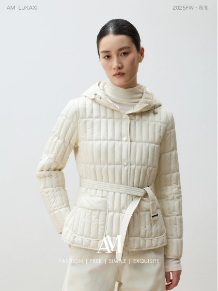 路卡西(LEUCOTHEA)女裝品牌2025最新產品展示