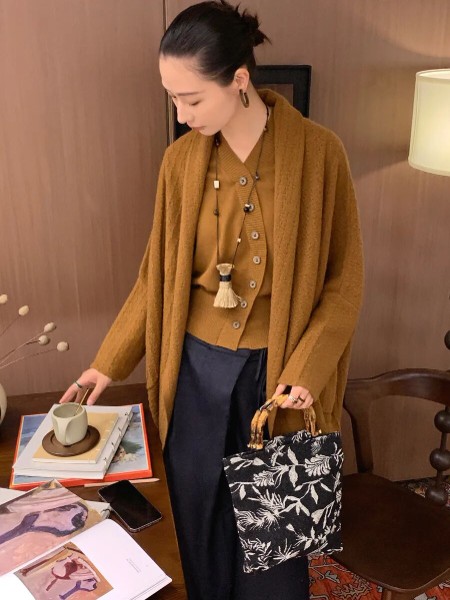 旦可韻女裝品牌2025冬季最新產品展示