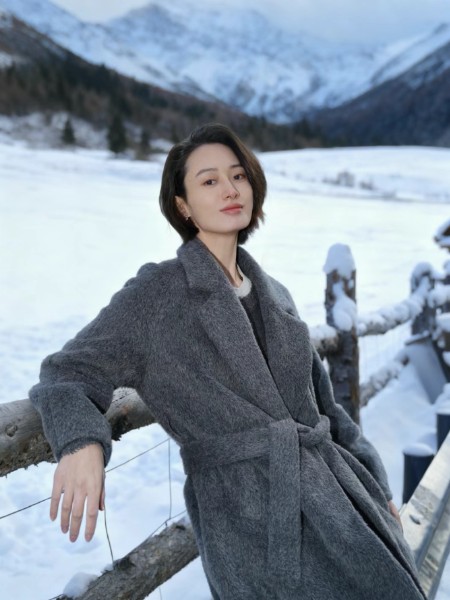 迪賽尼斯(DESIGENICE)女裝品牌2025冬季最新產品展示