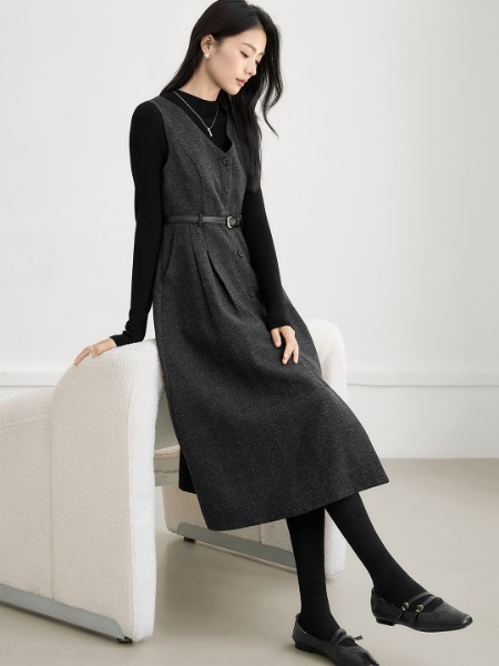 對白女裝品牌2025秋冬季最新產(chǎn)品展示