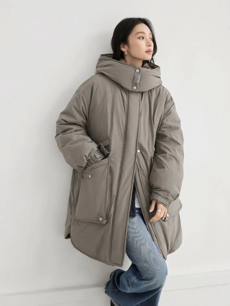 對白女裝品牌2025秋冬季最新產(chǎn)品展示