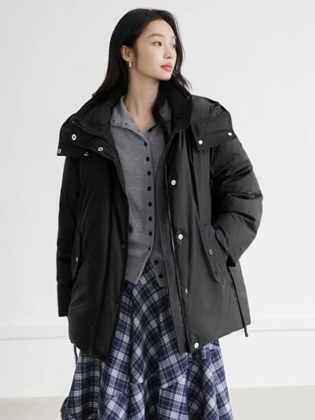 對白女裝品牌2025秋冬季最新產(chǎn)品展示