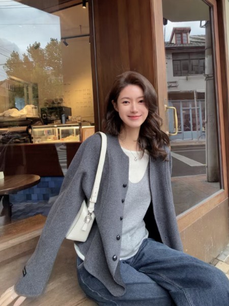 費依(FAY FAYEE)女裝品牌2025冬季最新產品展示