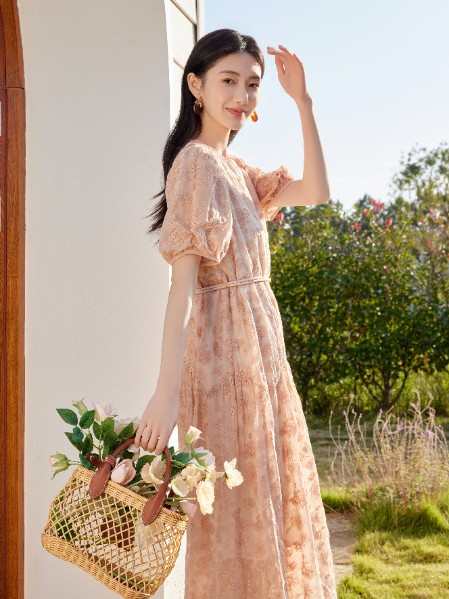 婕依妮女装品牌最新产品展示