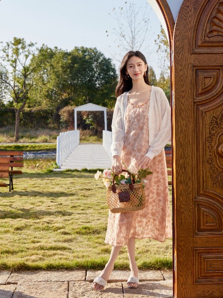 婕依妮女装品牌最新产品展示