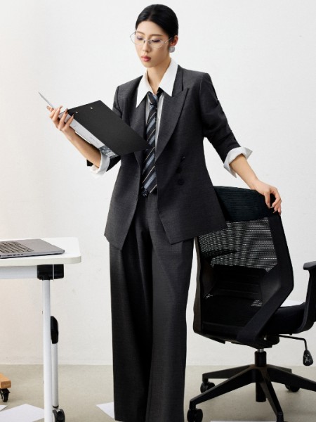 允硕(YUNSHUO)女装品牌2026年最新产品展示