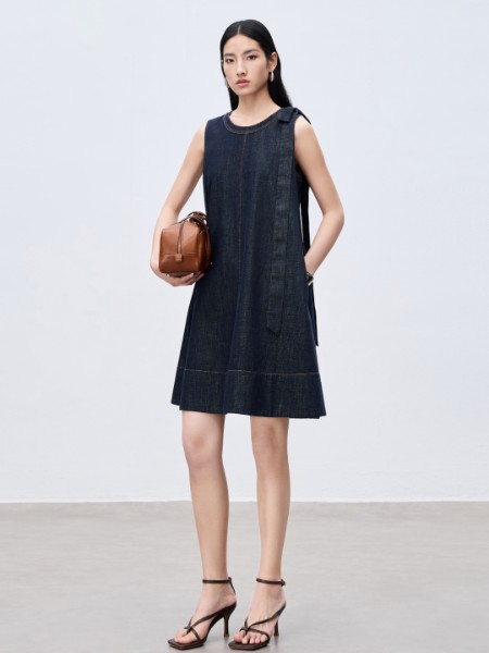 迪赛尼斯(DESIGENICE)女装品牌2026年最新产品展示