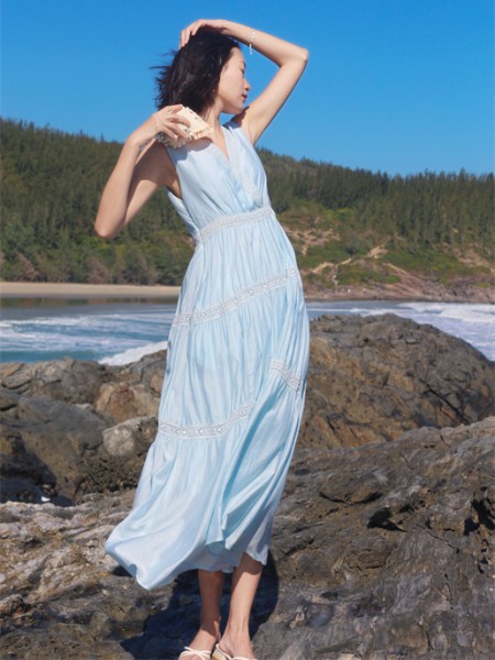 荣子女装加盟有哪些优势？需要加盟费吗?