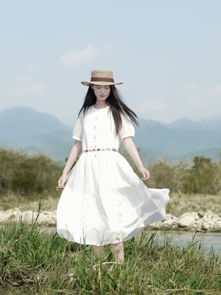 堓上(ISHONTTE)女装品牌2026年夏季新款