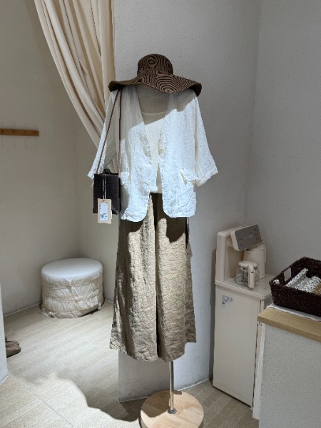 简与媄女装品牌2026年夏季新品陈列图