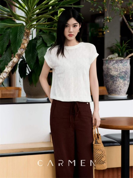 卡蔓(CARMEN)女装品牌高级圆领白色松弛感短袖