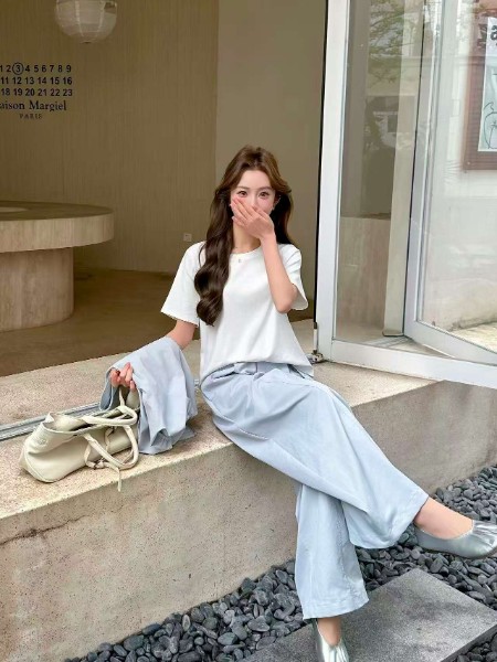 爱依莲女装品牌2026年夏季新品展示