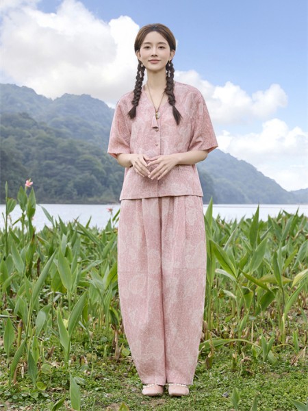 曼茜纱女装品牌2026年夏季最新产品展示