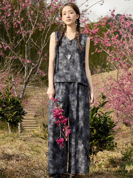 曼茜纱女装品牌2026年夏季最新产品展示