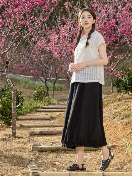 曼茜纱女装品牌2026年夏季最新产品展示