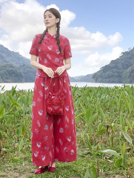 曼茜纱女装品牌2026年夏季最新产品展示