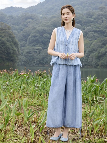 曼茜纱女装品牌2026年夏季最新产品展示