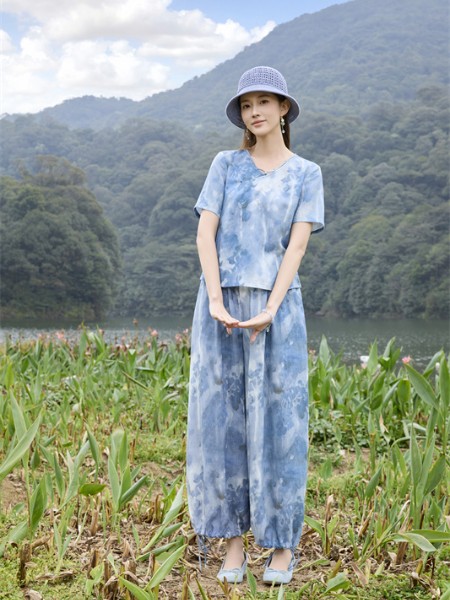 曼茜纱女装品牌2026年夏季最新产品展示