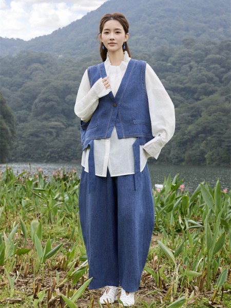 曼茜纱女装品牌2026年夏季最新产品展示